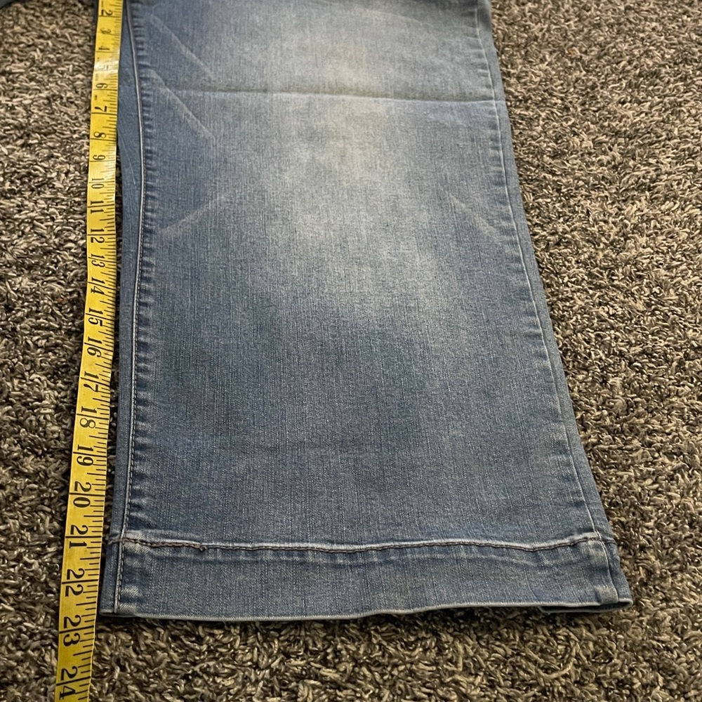 Terra & Sky Light Blue Cropped Jeans (18W) - Picture 3 of 6